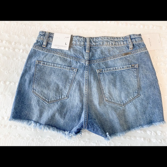 BNWT Vici distressed jean shorts - Picture 6 of 7